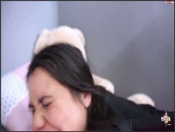 Jenny_Stella – DEVOTE Teeny-Maus muss ALLE LÖCHER hinhalten
