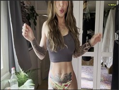 Lea_Katz – Ich zeige dir endlich mehr von mir – Ich ziehe mich langsam für Dich aus