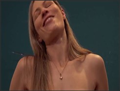 MellyBunnyLuder – XXXL Skilehrerschwanz passt nicht in meinen Mund, also schiebe ich ihn mir komplett in die Pussy