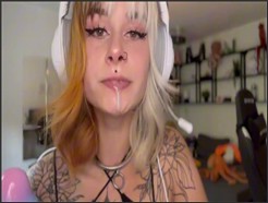 SallyDinosaur – Schlampiger und sabbernder Mund-Rachenfick mit Alien-Tentakel Dildo