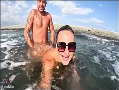 LinaMila – WILD OUTDOOR EXTREME – AMATEUR WELLENFICK ORGASMUS MITTEN IM MEER