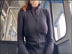 SallyDinosaur – Riskante spritzige Gondelfahrt – Blowjob date in der Seilbahn