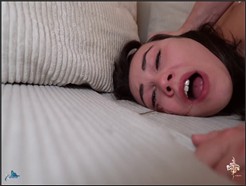 Jenny_Stella – WHAT THE FUCK – NACKT auf dem RASTPLATZ – VOM TRUCKER heftig BENUTZT UND doppelt GESCHWÄNGERT